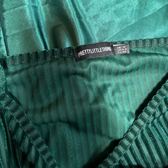 Pretty Little Thing Crop Top - Picture 2 of 4